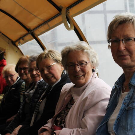 Frauen der Kfd Seulingen bei einer Planwagenfahrt in Duderstadt