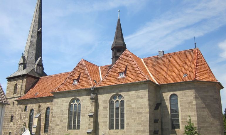 Seitenansicht der Kirche St. Blasius in Obernfeld